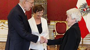 Anna Hackl bei Bundespräsident Alexander Van der Bellen